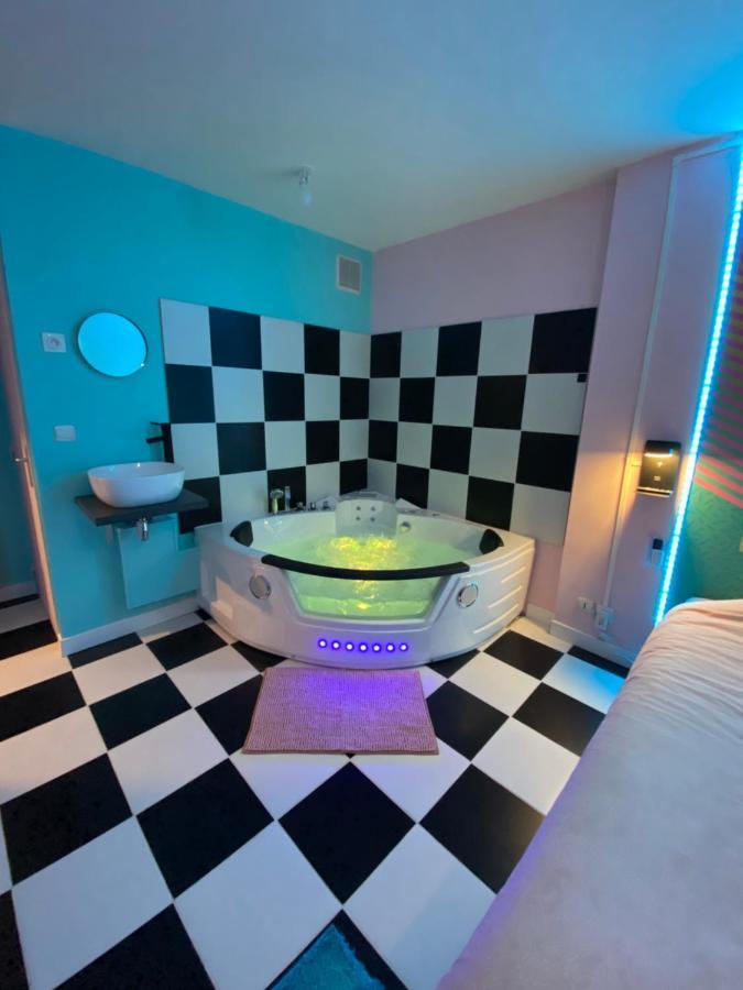 לייבה Capsule Miami Vice - Jacuzzi - Billard - Ecran Cinema & Netflix - Ping-Pong - Nintendo & Jeux- מראה חיצוני תמונה