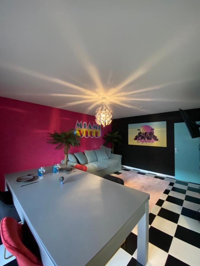 לייבה Capsule Miami Vice - Jacuzzi - Billard - Ecran Cinema & Netflix - Ping-Pong - Nintendo & Jeux- מראה חיצוני תמונה