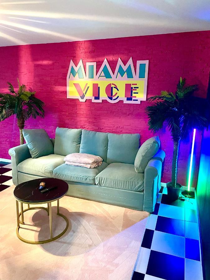 לייבה Capsule Miami Vice - Jacuzzi - Billard - Ecran Cinema & Netflix - Ping-Pong - Nintendo & Jeux- מראה חיצוני תמונה