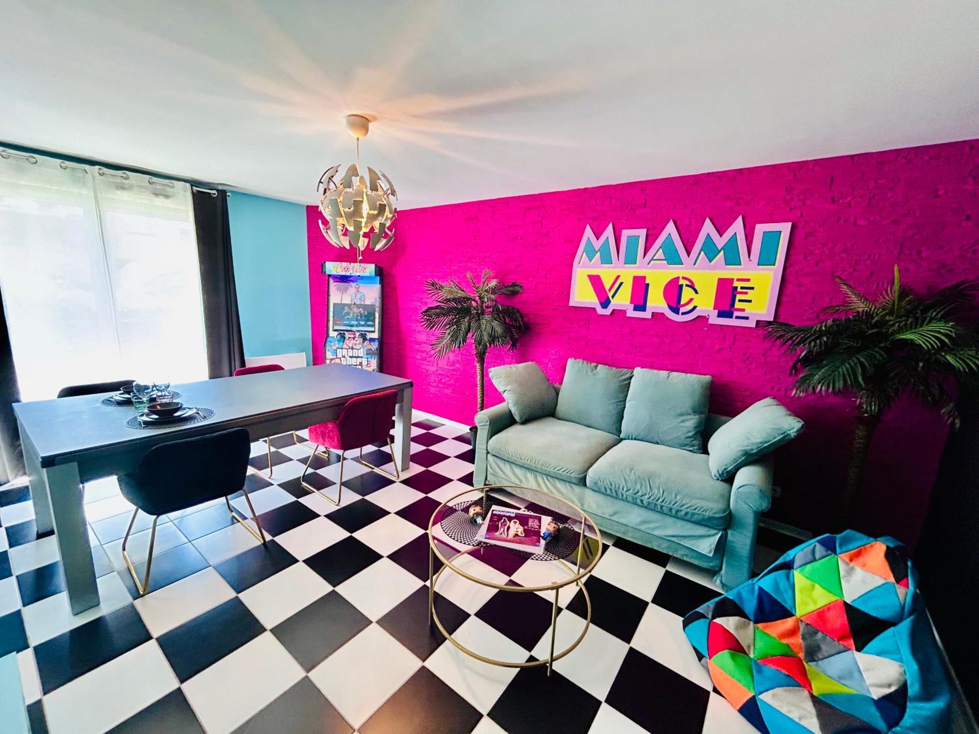 לייבה Capsule Miami Vice - Jacuzzi - Billard - Ecran Cinema & Netflix - Ping-Pong - Nintendo & Jeux- מראה חיצוני תמונה