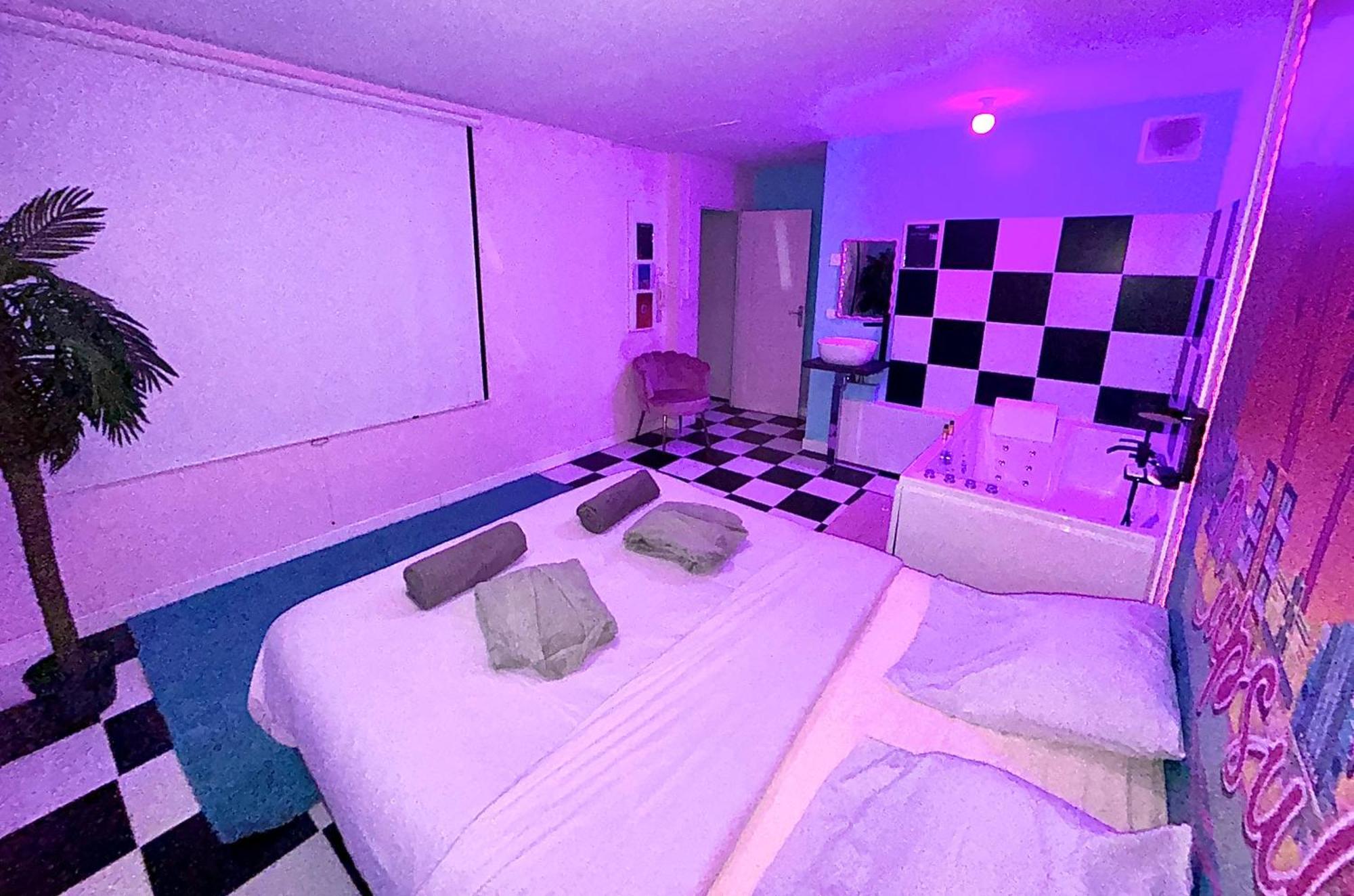 לייבה Capsule Miami Vice - Jacuzzi - Billard - Ecran Cinema & Netflix - Ping-Pong - Nintendo & Jeux- מראה חיצוני תמונה