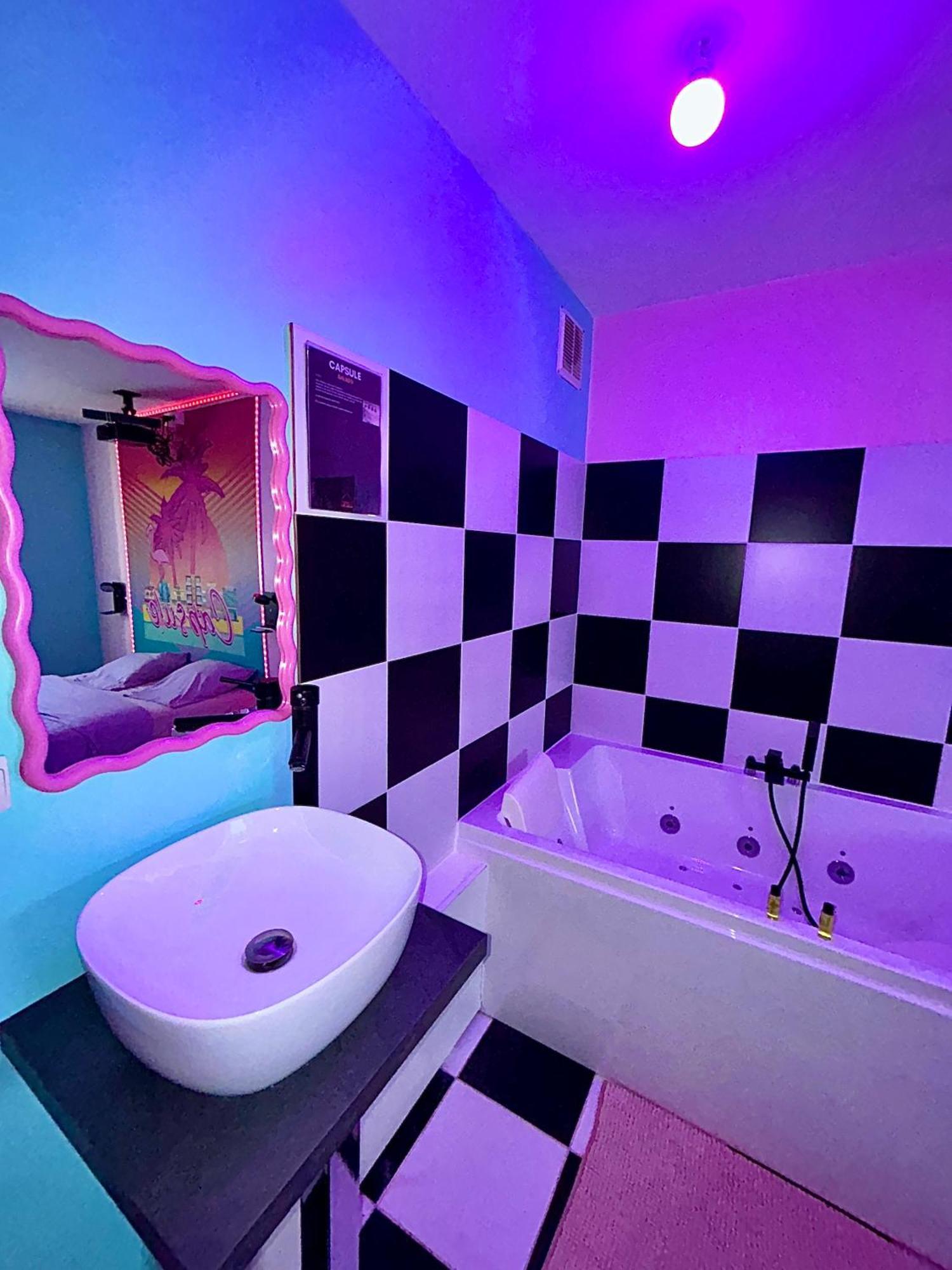 לייבה Capsule Miami Vice - Jacuzzi - Billard - Ecran Cinema & Netflix - Ping-Pong - Nintendo & Jeux- מראה חיצוני תמונה